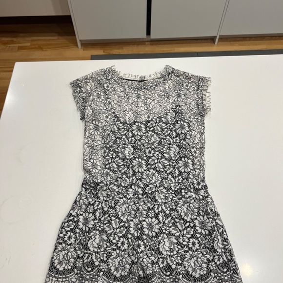 CHIC Lace romper ( from Supertrash). Black and white size 36. 60$ - Picture 9 of 9